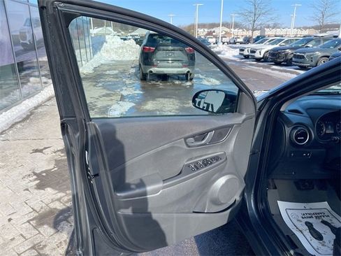 Used 2020 Hyundai Kona SE image 19