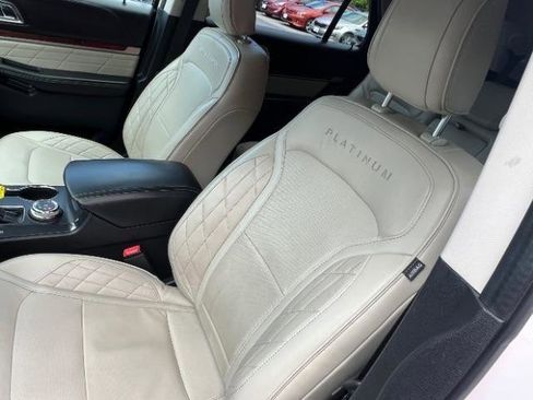 Used 2018 Ford Explorer Platinum AWD/4WD image 30