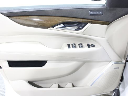 Used 2018 Cadillac Escalade Premium Luxury image 6