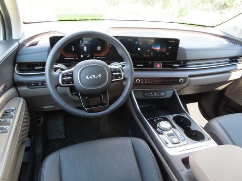 Certified 2026 Kia Carnival EX FWD image 5