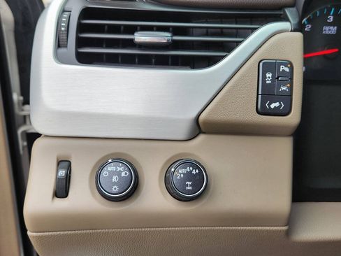 Used 2019 GMC Yukon XL SLT w/ Premium Edition AWD/4WD image 25