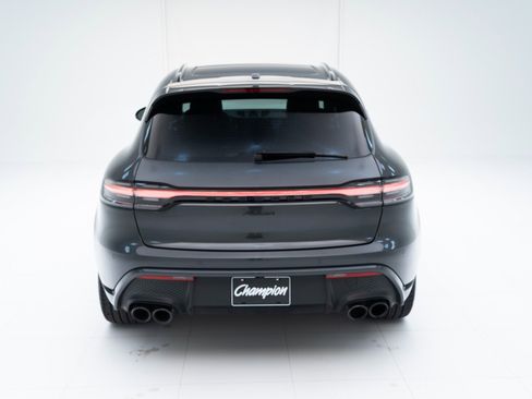 Certified 2025 Porsche Macan image 10