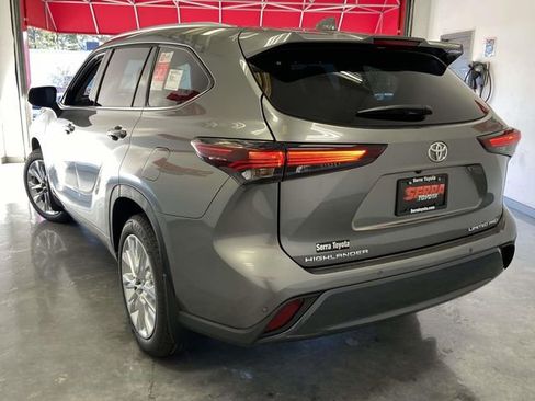 Used 2026 Toyota Highlander Limited image 5