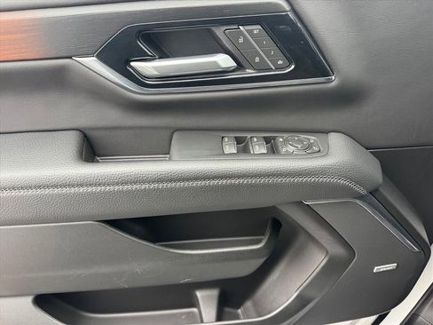 Used 2025 GMC Yukon XL Denali image 13