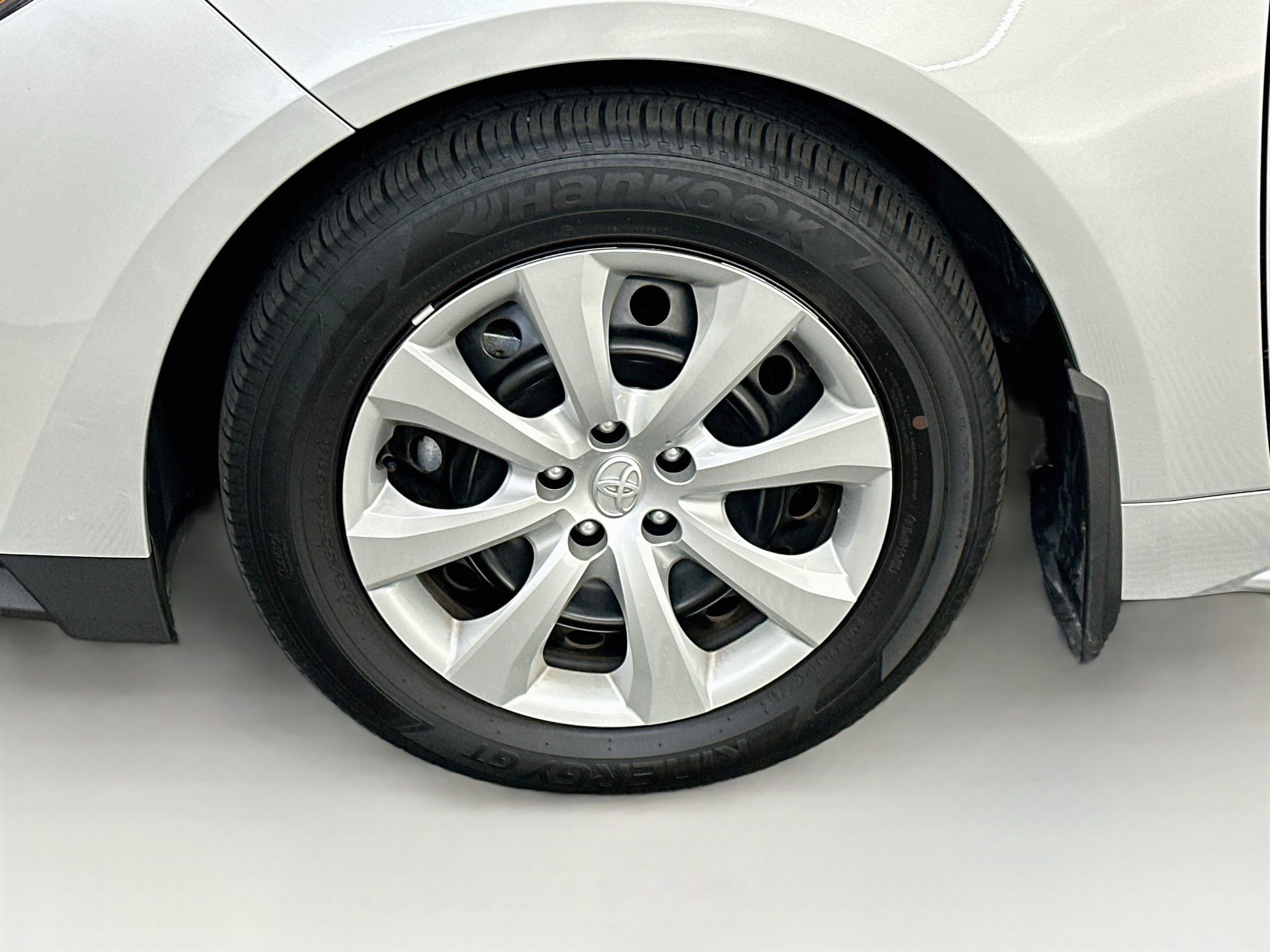 Used 2025 Toyota Corolla LE FWD image 34