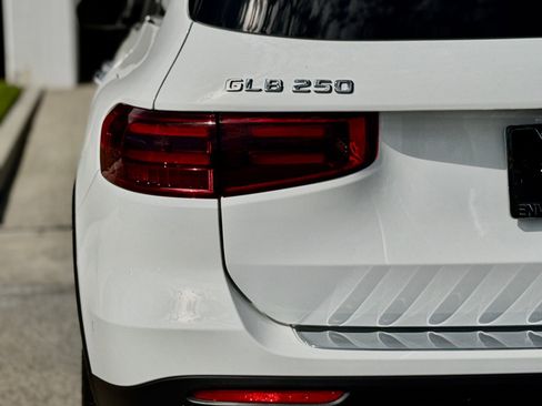 Used 2025 Mercedes-Benz GLB 250 image 13