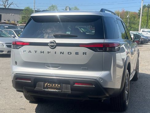 Used 2025 Nissan Pathfinder SV AWD/4WD image 15
