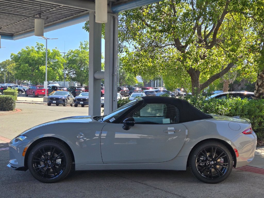 New 2026 MAZDA MX-5 Miata Club w/ Interior Package RWD image 2