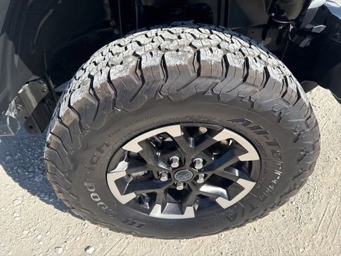 Used 2024 Jeep Wrangler Unlimited Rubicon 4xe image 27