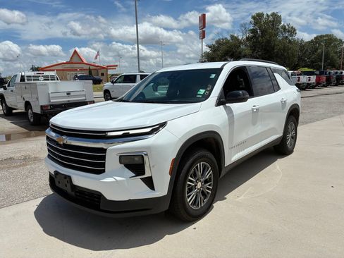 Used 2025 Chevrolet Traverse LT AWD/4WD image 1