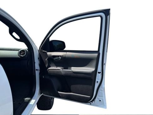 Used 2022 Toyota Tacoma TRD Off-Road image 23