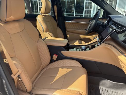 Used 2025 Jeep Grand Cherokee L Summit image 37