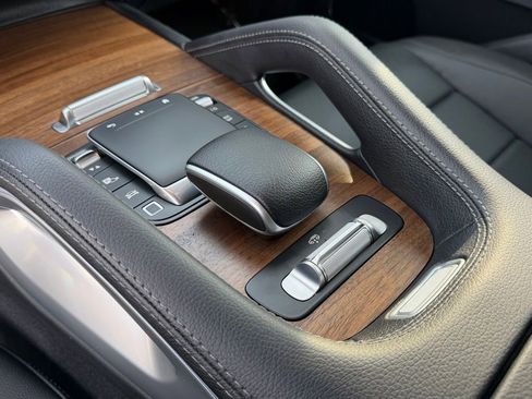 Used 2025 Mercedes-Benz GLS 450 4MATIC image 27