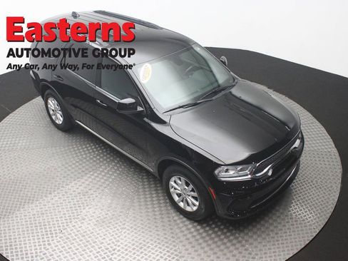 Used 2023 Dodge Durango SXT image 3