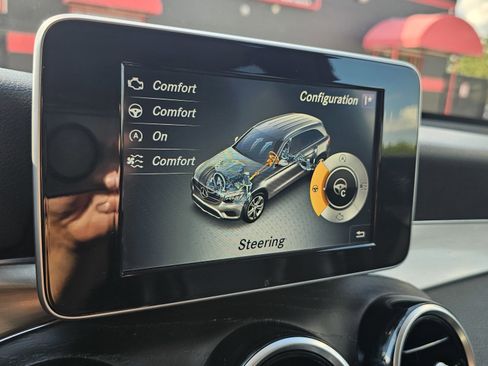 Used 2019 Mercedes-Benz GLC 300 w/ Premium Package image 40