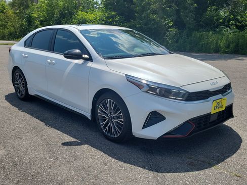Used 2023 Kia Forte GT-Line w/ GT-Line Premium Package FWD image 3