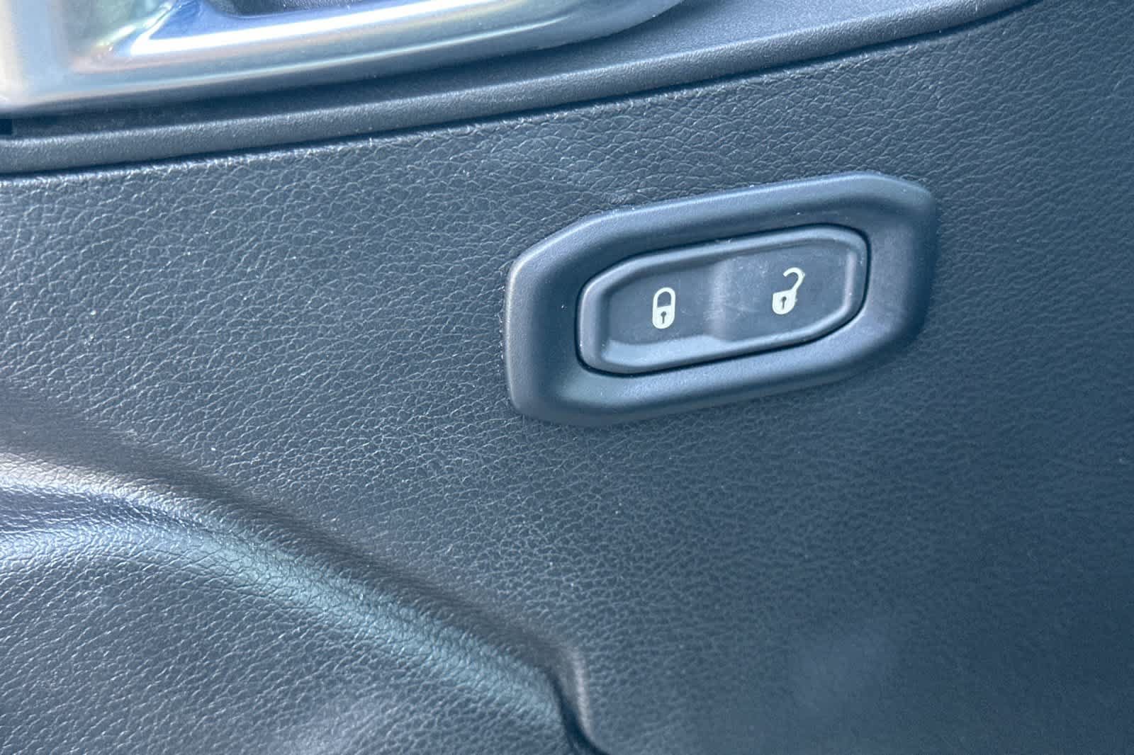 Used 2024 Jeep Wrangler Unlimited AWD/4WD image 14
