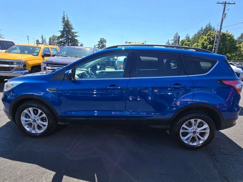 Used 2017 Ford Escape SE w/ Equipment Group 201A AWD/4WD image 2
