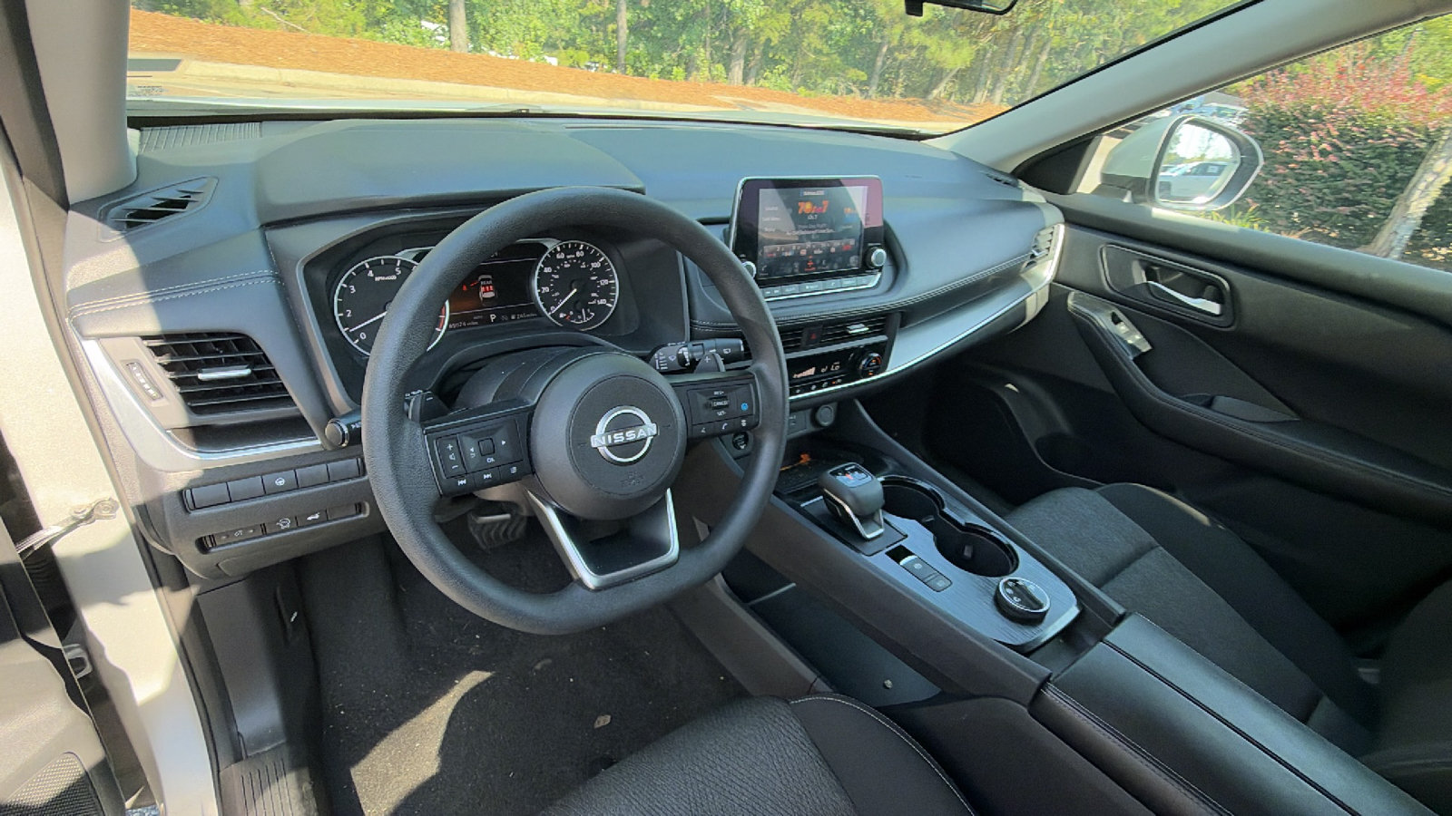 Used 2024 Nissan Rogue SV AWD/4WD image 24