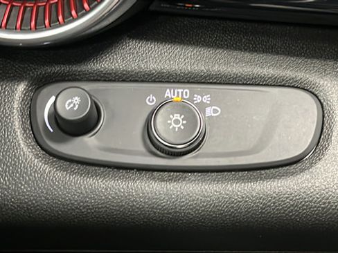 Used 2024 Chevrolet Trax RS w/ Sunroof Package FWD image 31