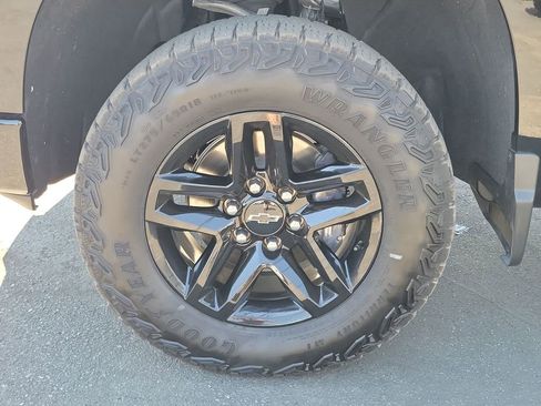 Used 2024 Chevrolet Silverado 1500 LT Trail Boss w/ LT Trail Boss Premium Package image 32