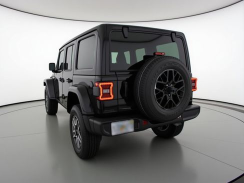 Used 2025 Jeep Wrangler Unlimited Sport AWD/4WD image 6