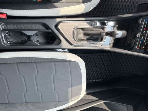 New 2025 Volkswagen Taos SE image 23