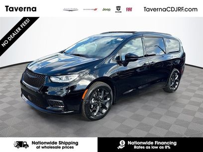 New 2026 Chrysler Pacifica Limited w/ S Appearance Package