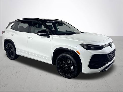 New 2025 Volkswagen Tiguan SE R-Line image 4