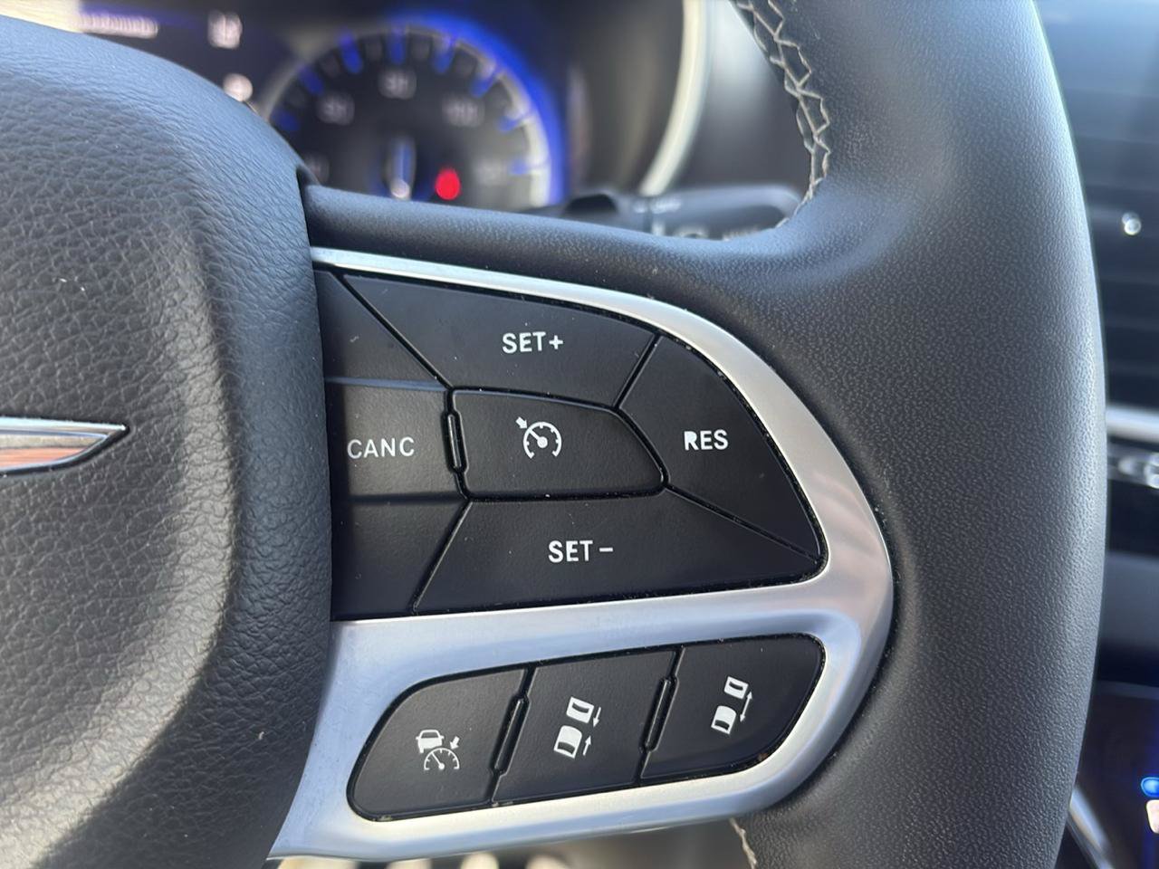 Used 2022 Chrysler Pacifica Touring-L FWD image 17