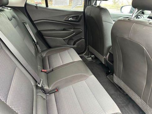 Used 2025 Chevrolet Trax LT FWD image 17