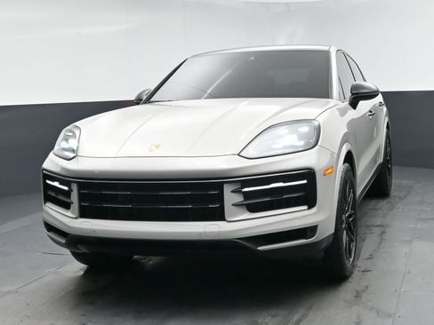 Used 2024 Porsche Cayenne Coupe image 1
