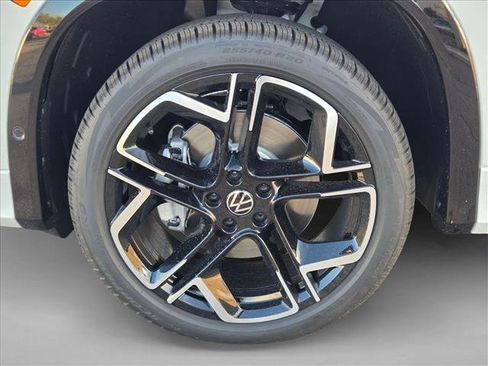 New 2026 Volkswagen Tiguan SEL R-Line image 10