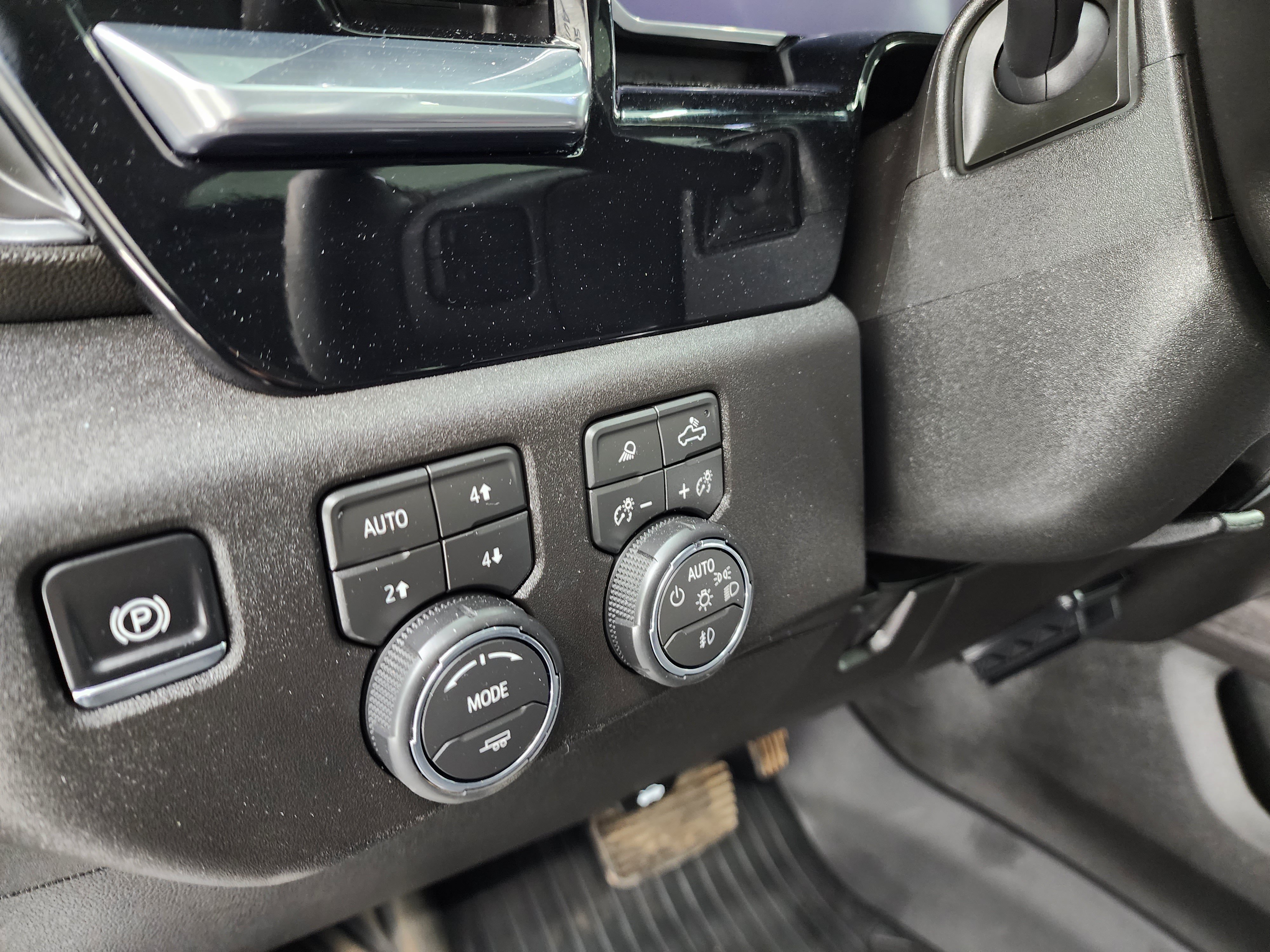 Used 2026 Chevrolet Silverado 2500 LTZ w/ Trail Boss Package AWD/4WD image 46