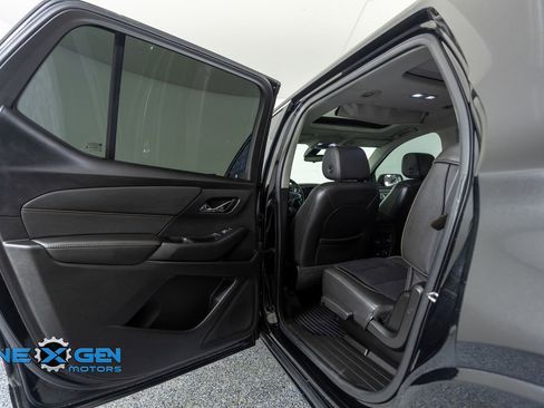 Used 2020 Chevrolet Traverse Premier FWD image 27