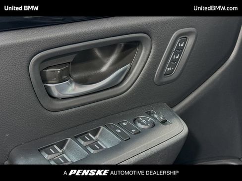 Used 2025 Honda Pilot Touring image 3