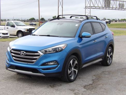 Used 2017 Hyundai Tucson Limited w/ Limited Ultimate Package 03 FWD image 2