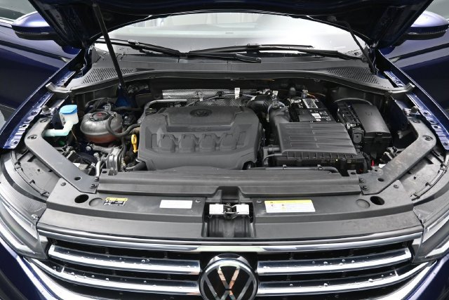 Used 2023 Volkswagen Tiguan SE w/ Panoramic Sunroof Package FWD image 37