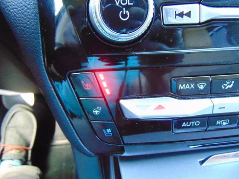 Used 2021 Ford Explorer Limited image 38