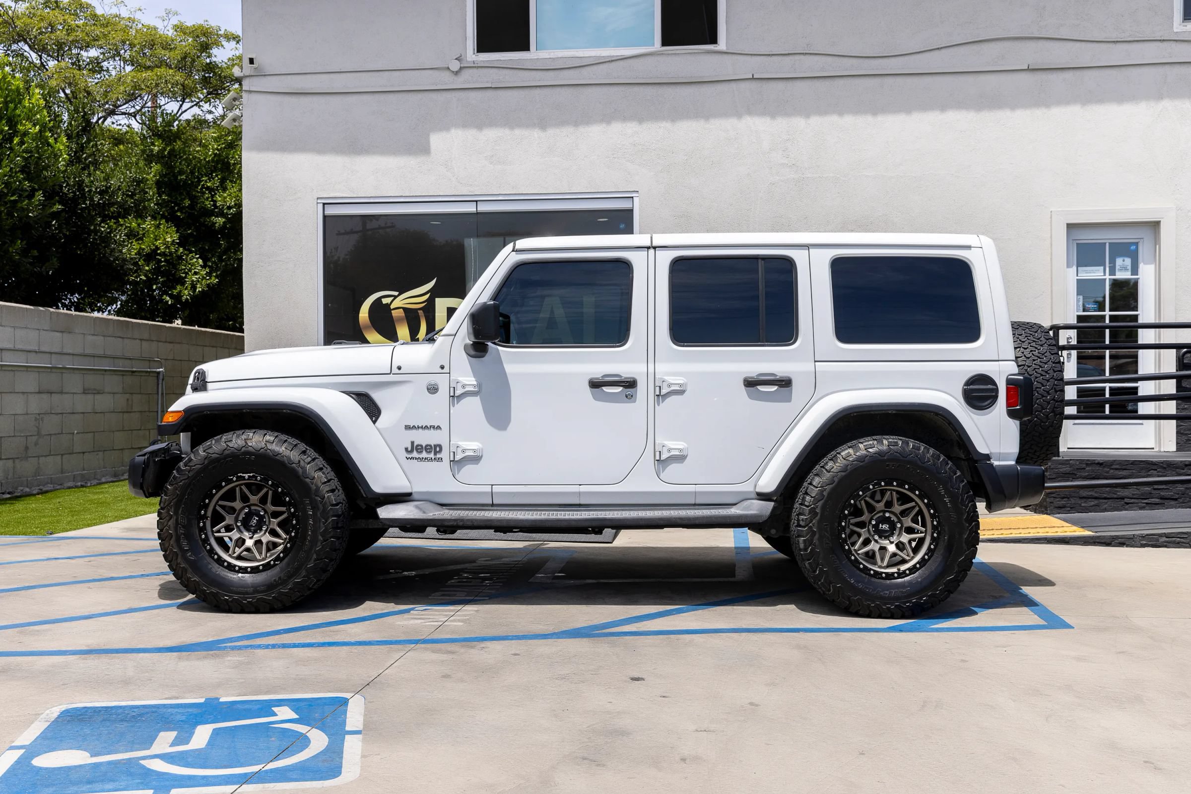 Used 2019 Jeep Wrangler Unlimited Sahara AWD/4WD image 10