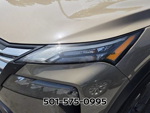 Used 2024 Nissan Rogue SV w/ SV Premium Package FWD image 11