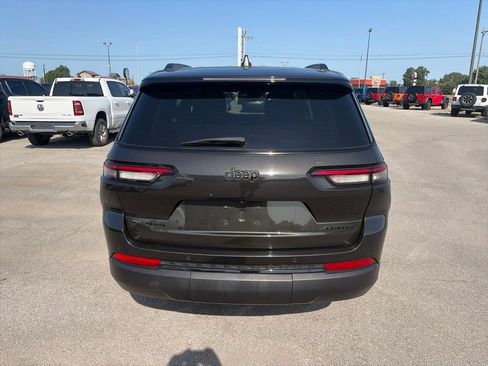 Used 2023 Jeep Grand Cherokee L Limited w/ Black Appearance Package AWD/4WD image 5