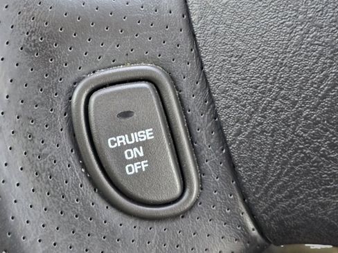 Used 2001 Saturn S-Series SL2 image 30