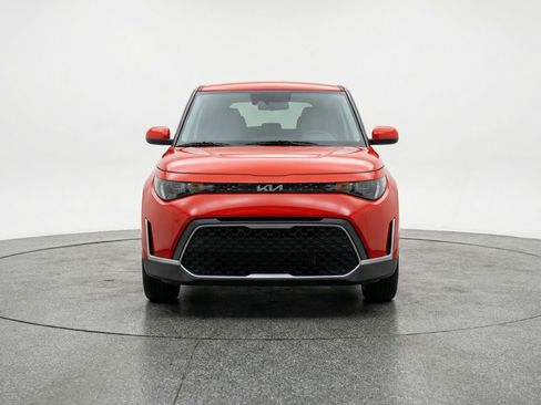 Used 2025 Kia Soul LX w/ LX Technology Package image 2
