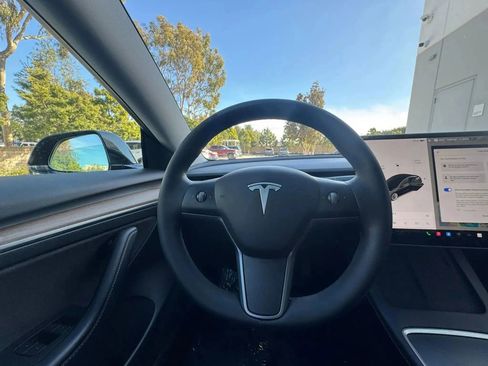Used 2023 Tesla Model 3 Standard Range image 14