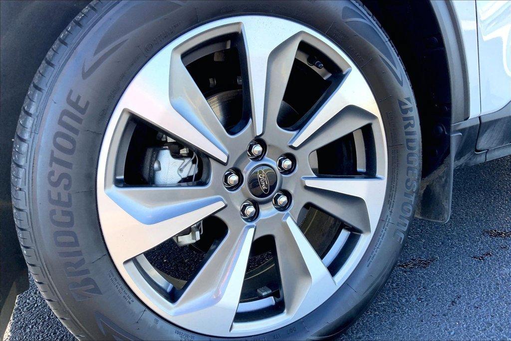 Used 2025 Ford Escape Platinum w/ Premium Technology Package AWD/4WD image 3