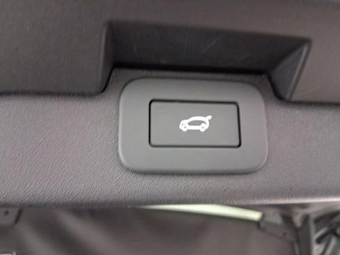 Used 2025 Land Rover Discovery Dynamic SE image 31