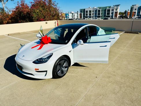 Used 2020 Tesla Model 3 image 27