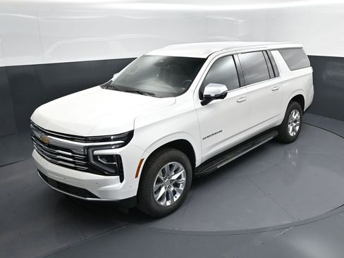 New 2025 Chevrolet Suburban Premier image 31