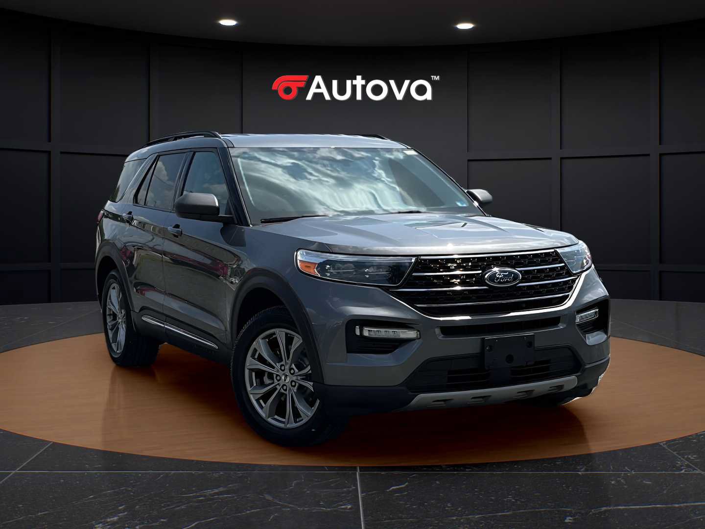 Used 2023 Ford Explorer XLT w/ Equipment Group 202A AWD/4WD image 7
